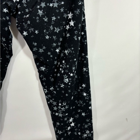 Capri Leggings black with gray and white stars large 11-13 - Picture 3 of 6